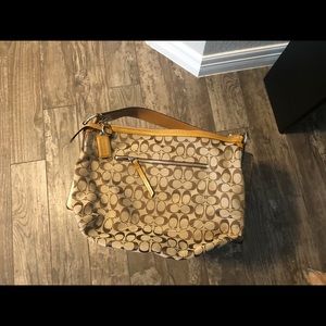 Coach shoulder bag tan NWOT